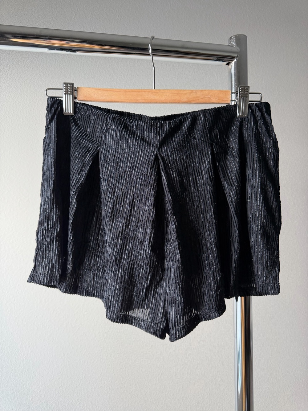 Free People Pleated Shorts Size 6 in Black Shimmer NWOT
